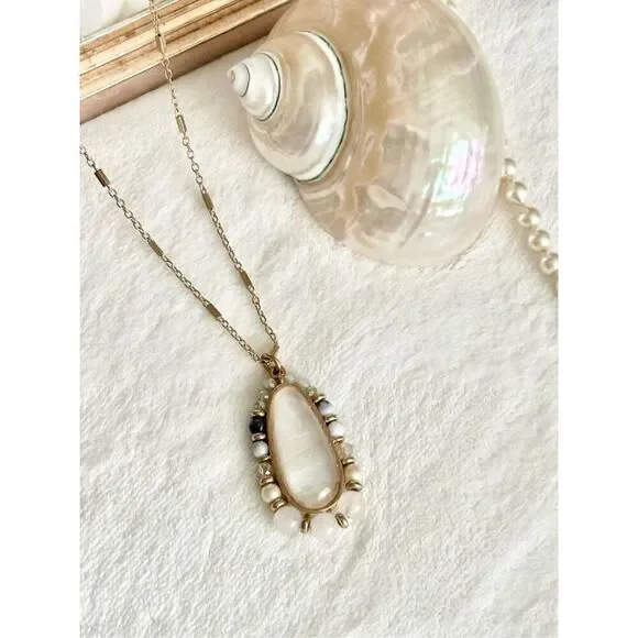 Seashell cream beaded pendant bohemian style necklace ￼ - Picture 4 of 6